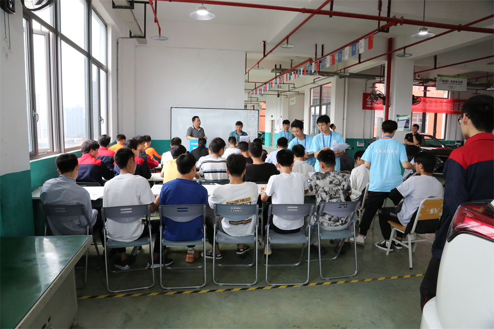 汽车维修工项目现场抽签分组.jpg