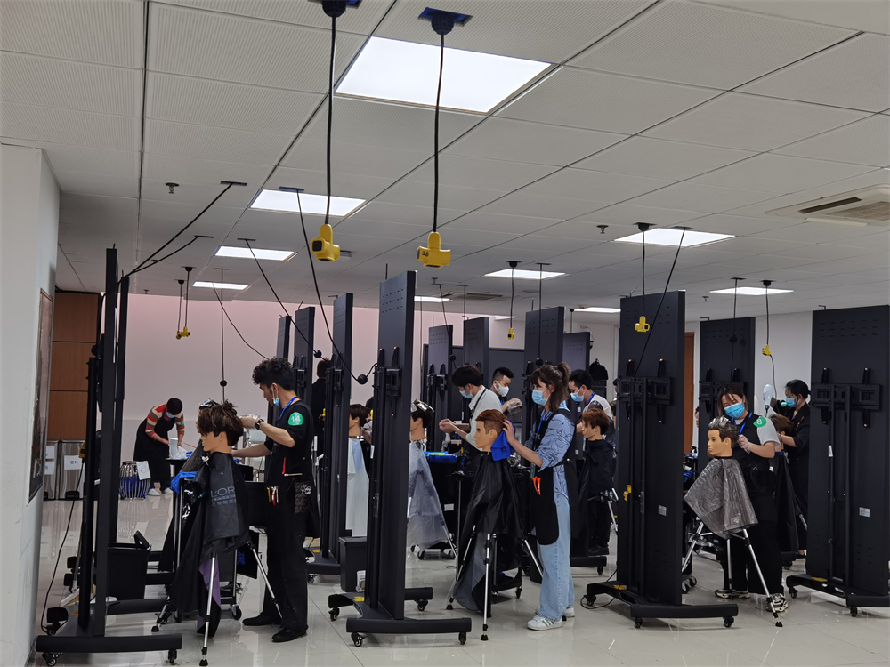 美发师项目职工组比赛现场.jpg