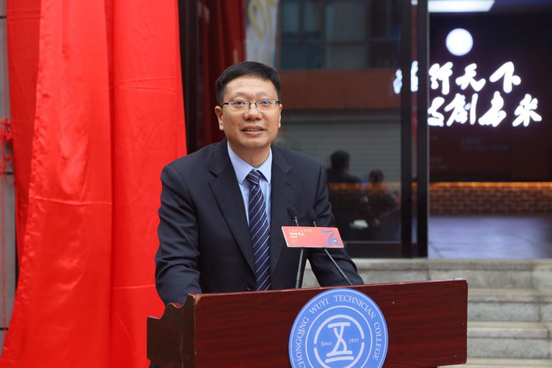 市人力社保局党组成员、副局长谢辛讲话.jpg