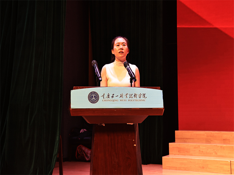 9优秀教育工作者代表赵友贵发言.jpg