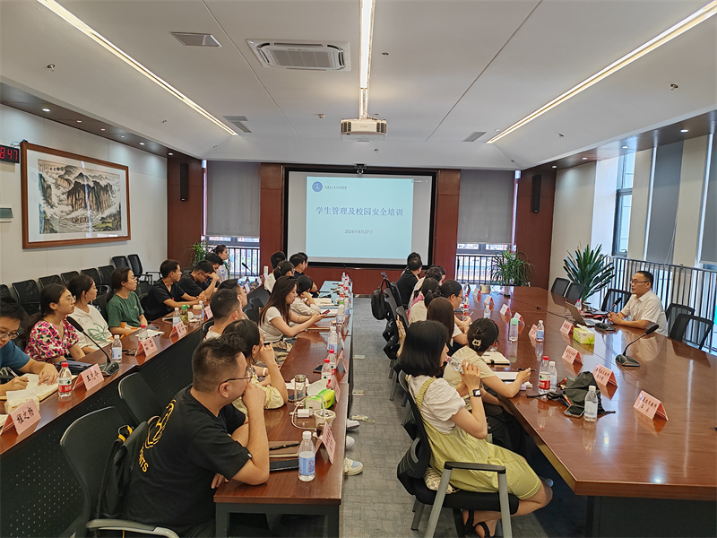 张鲁青授课.jpg
