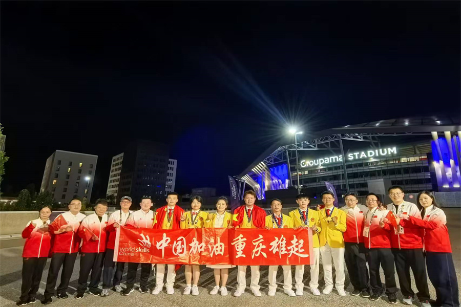 重庆代表团合影.jpg